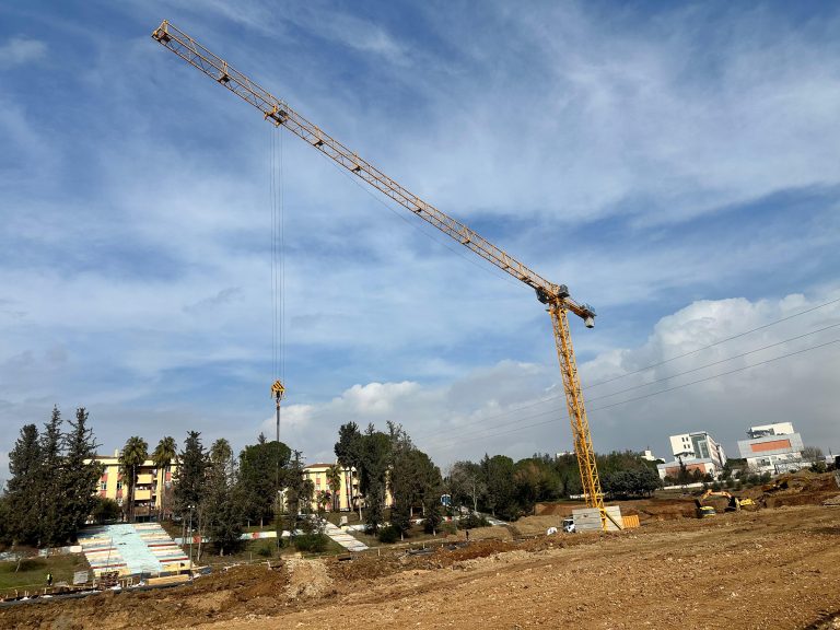 Adana Kule Vinç: Çukurova Üniversitesi Öğrenci Yurdu Projesi ve Şantiye Uygulamaları