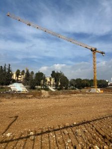 Adana kule vinç hizmetleri ile yüksek katlı yurt inşaatı uygulaması