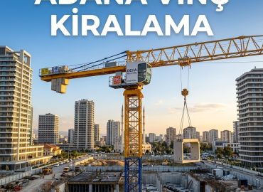Adana vinç kiralama hizmetleri için Deha Kule Vinç tarafından şantiye sahasına kurulan yüksek kapasiteli sarı kule vinç ve Adana şehir manzarası.