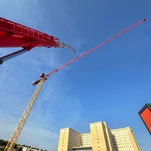 Mersin Üniversitesi Eczacılık Fakültesi inşaatı - kule vinç ile yükselen bina
