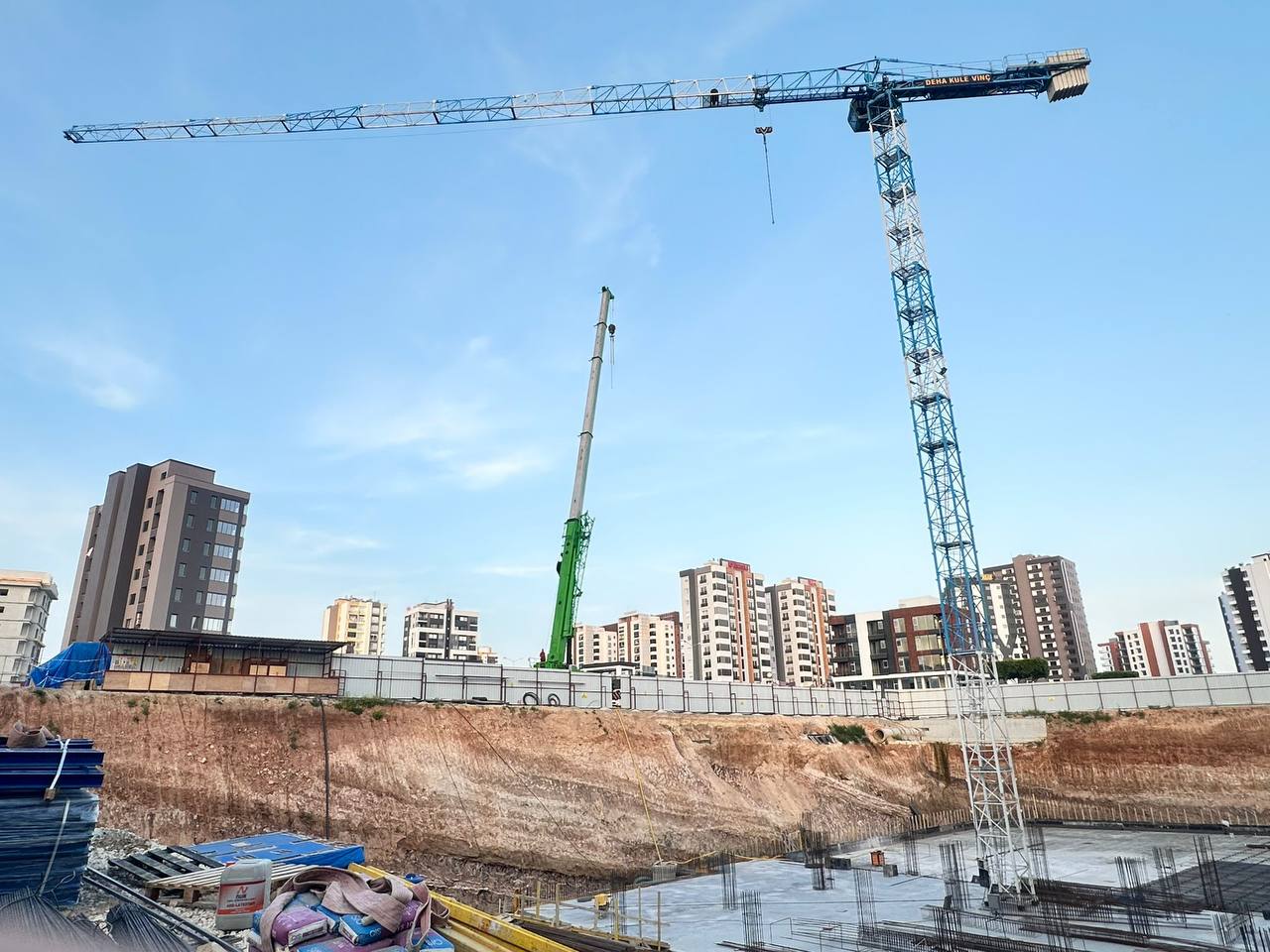 Mersin Belta Mühendislik İş Merkezi inşaatı - temel betonu ve demir donatı montajı