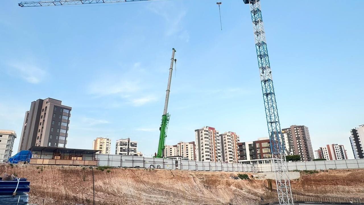 Mersin Belta Mühendislik İş Merkezi Projesi - Deha Kule Vinç şantiye çalışmaları