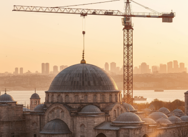 Kule vinç güvenliği tarihi yapıların korunması ve İstanbul kubbe kazası